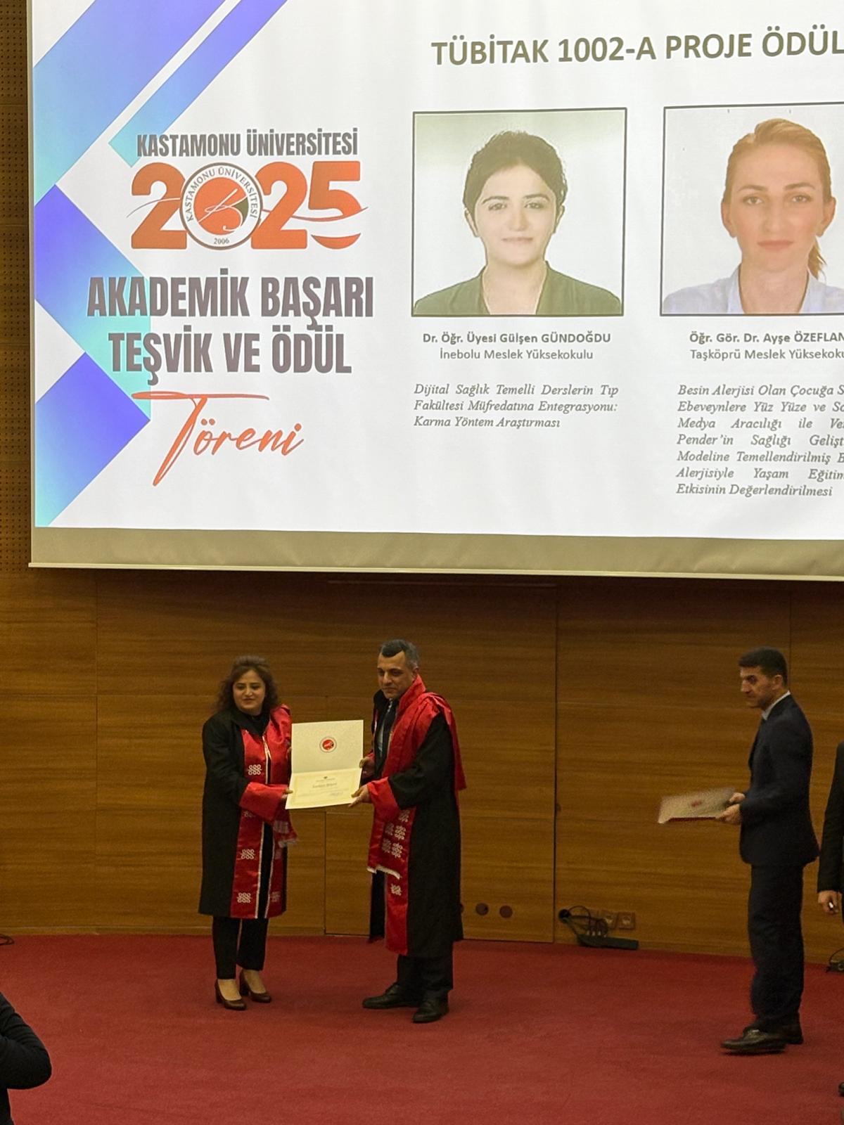 Akademik Başarı Ödülü ve Cübbe Giyme Onuru